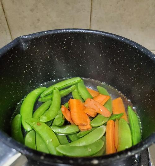 美食天堂——甜豆炒腊肉（传统美味）