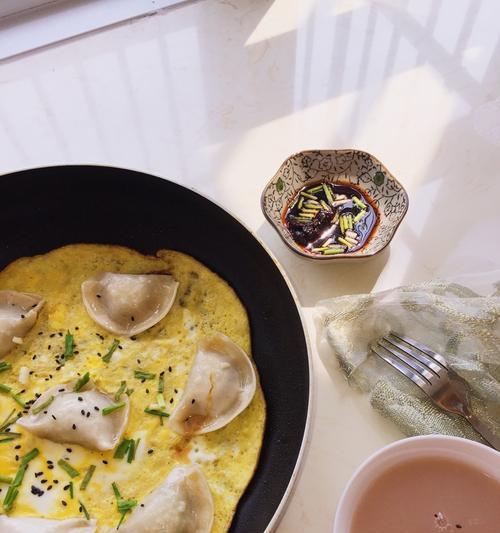 无水抱蛋煎饺（15个步骤教你轻松制作无水抱蛋煎饺）