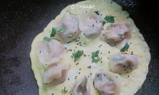 无水抱蛋煎饺（15个步骤教你轻松制作无水抱蛋煎饺）