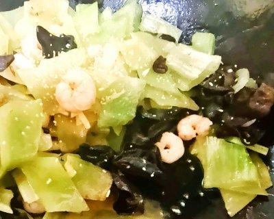 莴笋拌虾仁，健康美味又下饭（莴笋虾仁的营养价值和制作方法）