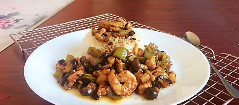 鲜美无比的双菇虾仁佳肴（一道滋味鲜美）