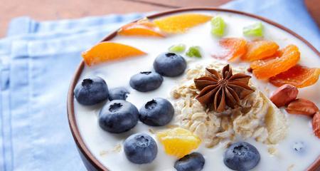 以香蕉桃子甜品为主题的制作方法（利用美味的水果制作健康美味的甜品）