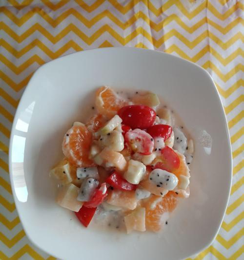 以香蕉桃子甜品为主题的制作方法（利用美味的水果制作健康美味的甜品）