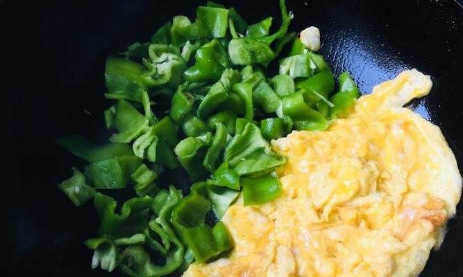 青椒炒鸡蛋的做法是什么？步骤详解和常见问题解答？