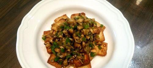 简单健康的素炒三菜丁（以蔬菜为主）