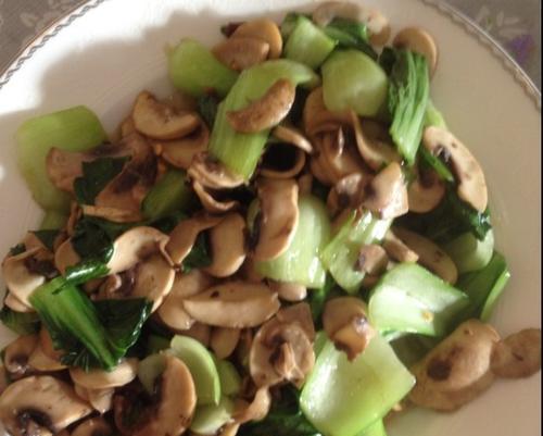 手捏菜炒蘑菇怎么做？步骤是什么？