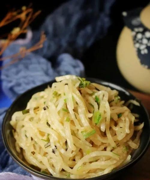 小葱萝卜丝的营养做法（做出色香味俱佳的小葱萝卜丝）