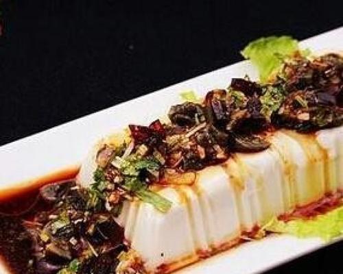 香菜皮蛋豆腐，健康美味双不误！