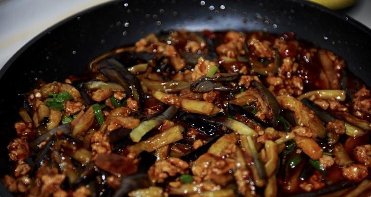 美味营养的肉末茄条制作大全（肉香四溢）