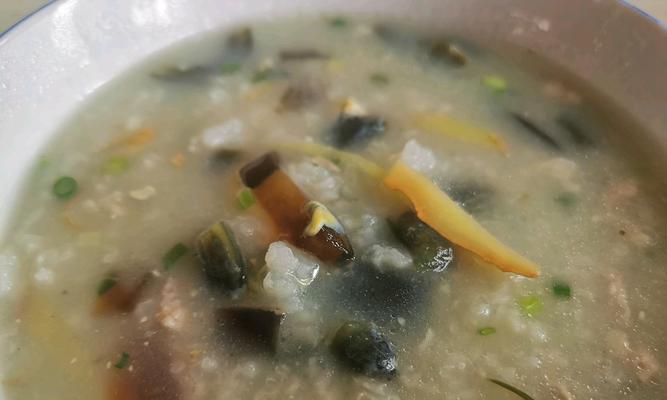 香菇皮蛋瘦肉粥的做法（健康营养）