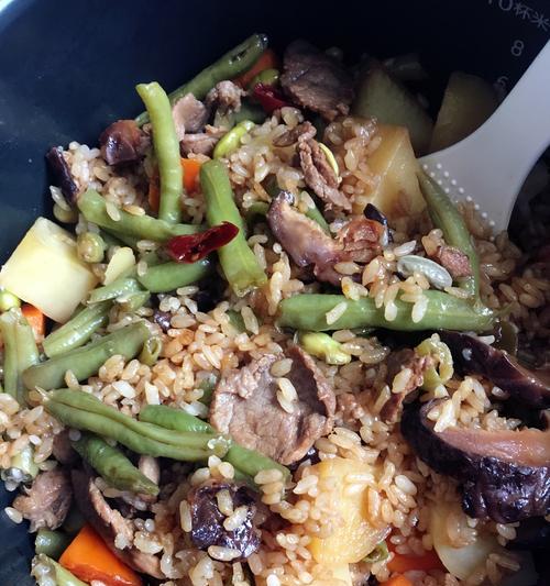 濕免治猪肉饭的制作方法（让你在家轻松做出美味的猪肉饭）