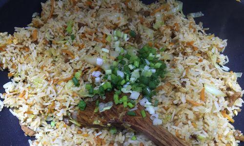 濕免治猪肉饭的制作方法（让你在家轻松做出美味的猪肉饭）