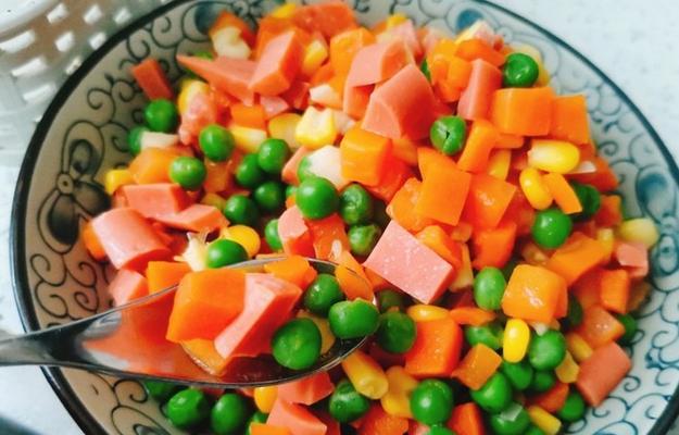 小炒三丁，回味无穷的经典美食（用家常菜做出地道味道）