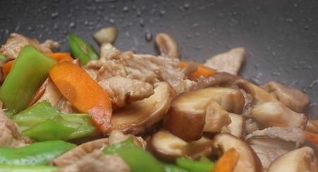 美食指南——香菇镶肉（打造家庭美食）