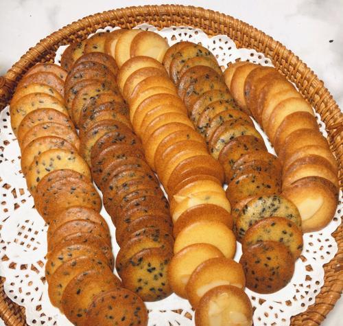 手把手教你制作香辣薄脆饼（酥脆可口）