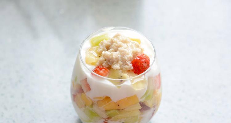 教你轻松制作仙人掌酸奶杯（DIY美味又营养的夏日小零食）