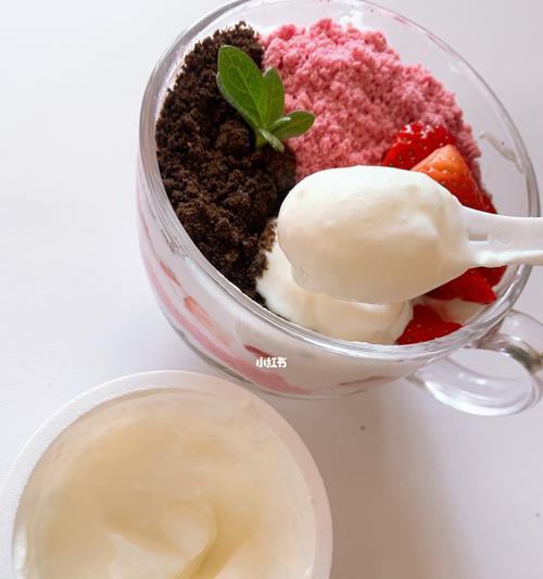 教你轻松制作仙人掌酸奶杯（DIY美味又营养的夏日小零食）