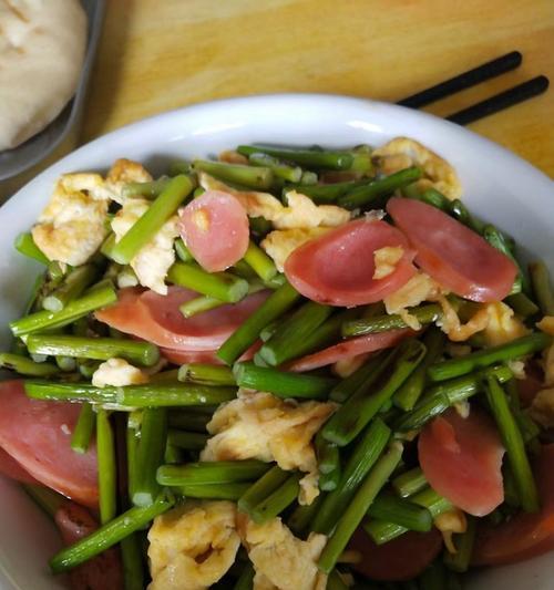 学会做香肠辣椒炒鸡蛋,轻松解决早餐难题(一份营养丰富的早餐) 学会做香肠辣椒炒鸡蛋,轻松解决早餐难题(一份营养丰富的早餐)