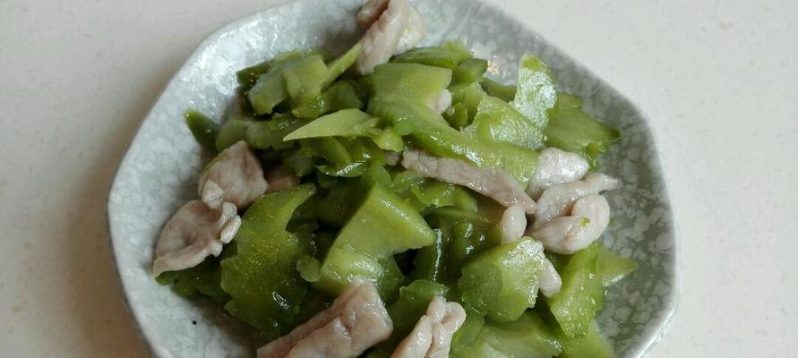 易上手的泡椒炒苦瓜（做法简单易学）