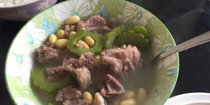 野生山苦瓜排骨汤怎么做？有哪些健康益处？