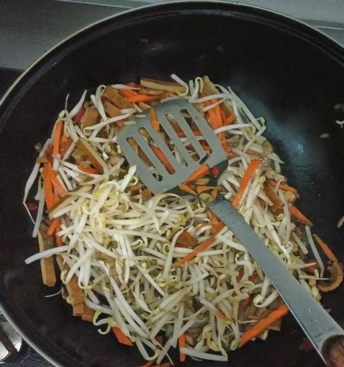 五花肉炒豆芽,美味又健康 五花肉炒豆芽,美味又健康