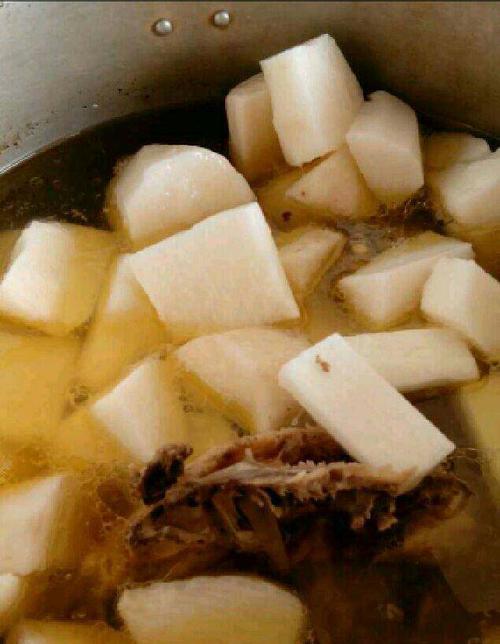 山药老母鸡汤怎么做？有哪些步骤和技巧？