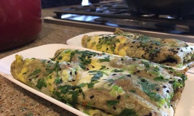 香菜蛋煎饼的做法（激发味蕾的健康早餐）