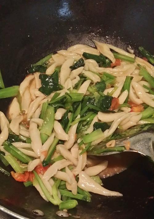 如何在家制作美味的莜面煮鱼子？步骤和技巧是什么？