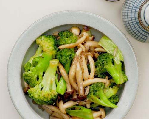 双菇荟萃的做法是什么？如何在家轻松制作双菇荟萃？