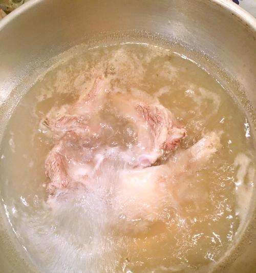 以土茯苓筒骨汤为主题的健康汤品制作（探究土茯苓筒骨汤的功效与制作方法）