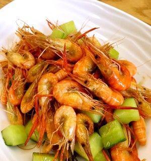 美食节奏——以西红柿烧河虾的制作方法（以新鲜美味为主）