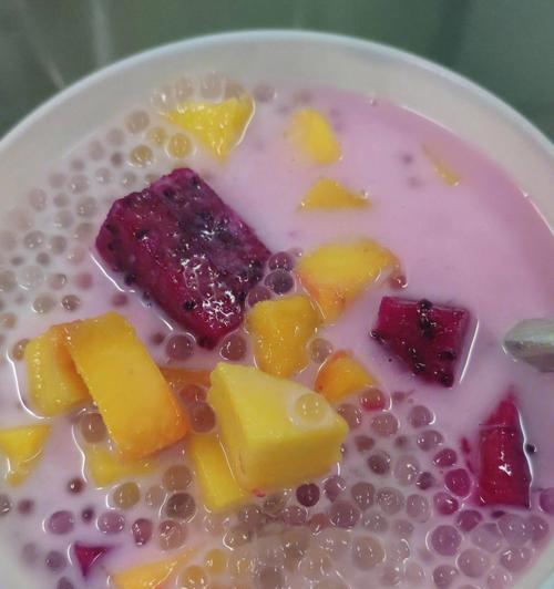 用椰汁打造美味西米露（简单易学的椰汁西米露制作方法）