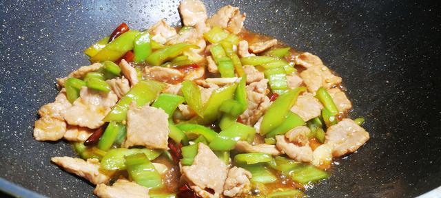 三丝会首肉香菇青椒怎么做？步骤和技巧有哪些？