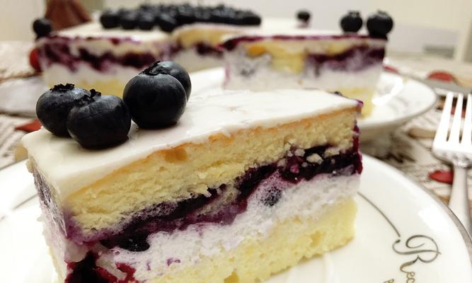 自制椰蓉蓝莓分蛋海绵小蛋糕，让你的味蕾享受至尊体验（美食界的新宠——香气四溢）