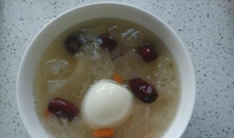 银耳红枣红豆糖水怎么做？有哪些健康益处？