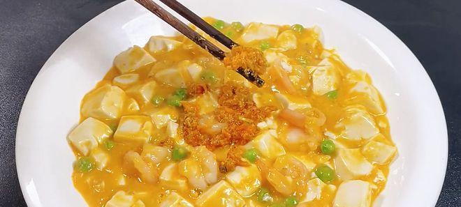 教你家常版蟹黄烧豆腐的制作方法（美味可口的家常菜）