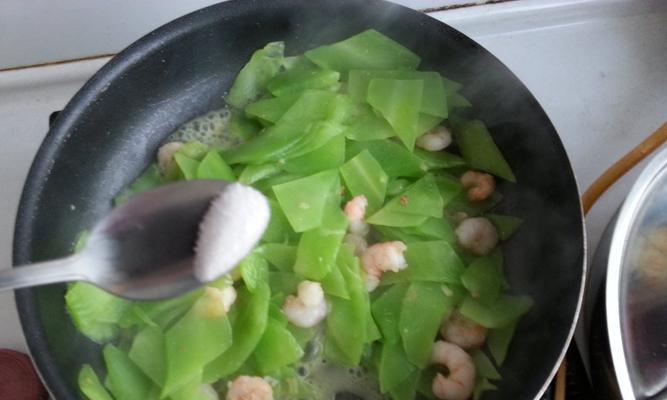 虾仁麻酱莴笋怎么做？步骤和技巧有哪些？