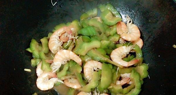 虾仁炒苦瓜怎么做才好吃？步骤和技巧是什么？