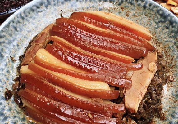 五花肉蒸甜梅菜（用家常的方法）