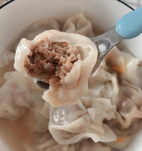 鲜肉洋葱包的制作方法（用新鲜材料制作口感清香的鲜肉洋葱包）