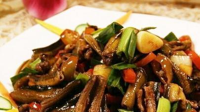 蒜苗炒鳝丝，味蕾的一场盛宴（如何用蒜苗点亮鳝丝的美味）