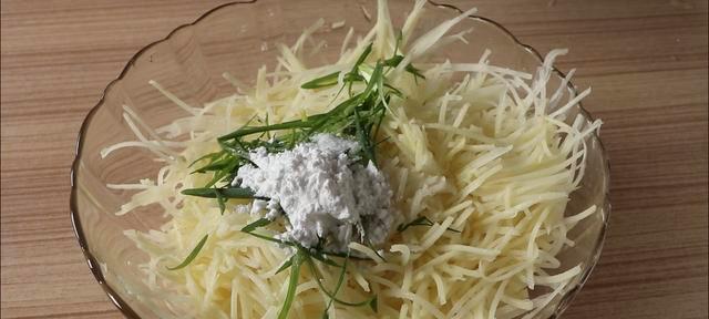 手把手教你制作香酥土豆条(简单易学的家常美食) 手把手教你制作香酥土豆条(简单易学的家常美食)