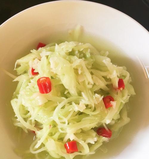 爽口可口的糖盐莴笋丝（健康简易生拌法）