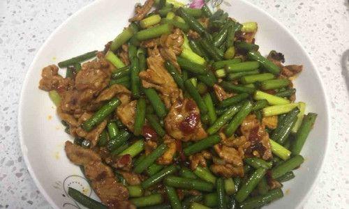 蒜苔炒熟肉的做法是什么？如何炒出鲜嫩多汁的蒜苔炒肉？