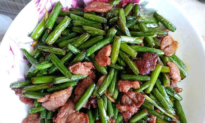 蒜苔炒熟肉的做法是什么？如何炒出鲜嫩多汁的蒜苔炒肉？