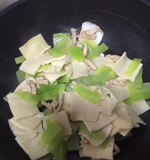 莴笋干炒肉怎么做？莴笋干炒肉的家常做法是什么？