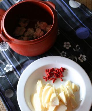 以山药骨头汤为基础的营养汤品制作方法（山药骨头汤的做法及健康功效）