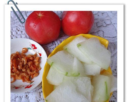 以西红柿冬瓜汤为食，迎接夏日清凉（健康美味的清热降火汤）