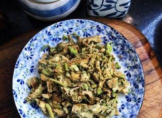 香椿芽炒蛋（以香椿芽为主角）