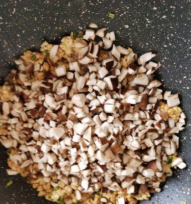 香菇小白菜肉包子的做法（美味又营养的家常小吃）